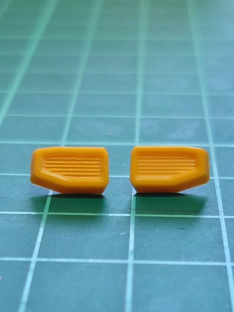 ダクトフィンは少し彫り込んで陰影を出してます（左）モデラーさんの自作フィンもいつか挑戦したい…