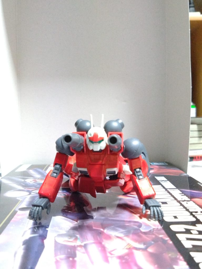 ガンキャノンの印象的な伏せ射撃。首の関節は陸ジムのままですがしっかり対応出来ております。