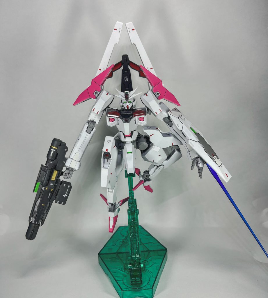 とか何とか妄想設定ダラダラ書いちゃいまさたが、ソーン登場時にコレはルブリスカラーで塗るしかねー!!ってなってダラダラ時間かけて作成しました!異形機体が好きな自分にはドンピシャなソーン!足の甲をルブリスっぽくプラ板追加したり、くるぶしと膝らへんに穴開けて追加パーツつけたり、スジぼりでディテール追加しました