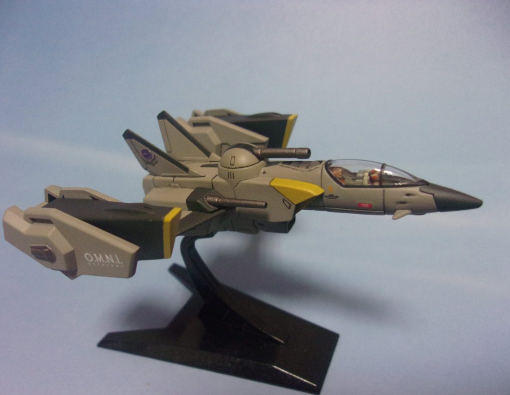 旧キットのような単色成型だったのでマスキングが大変でした。