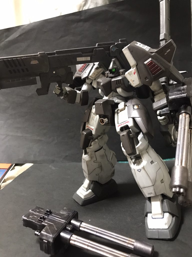 古いキットなので合わせ目と後ハメ加工は必須です😂