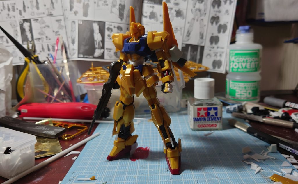 基本的に形が変わっている所はプラ板とジャンクのパーツで作ってます。