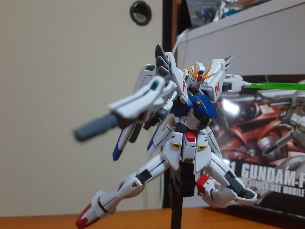 アニメとしてのF91の好きなのは、ストーリーやキャラも良いけど、あの「シャー」て感じのスラスター音が好きでして。ビーム兵器の音も良い。