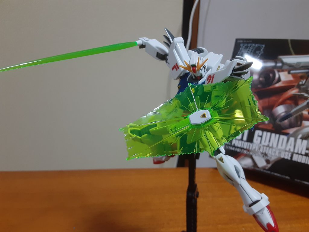 しかしここまでキレイにスポーツカーの要素入れてるの凄いな。足が良い。格闘ポーズも似合う。