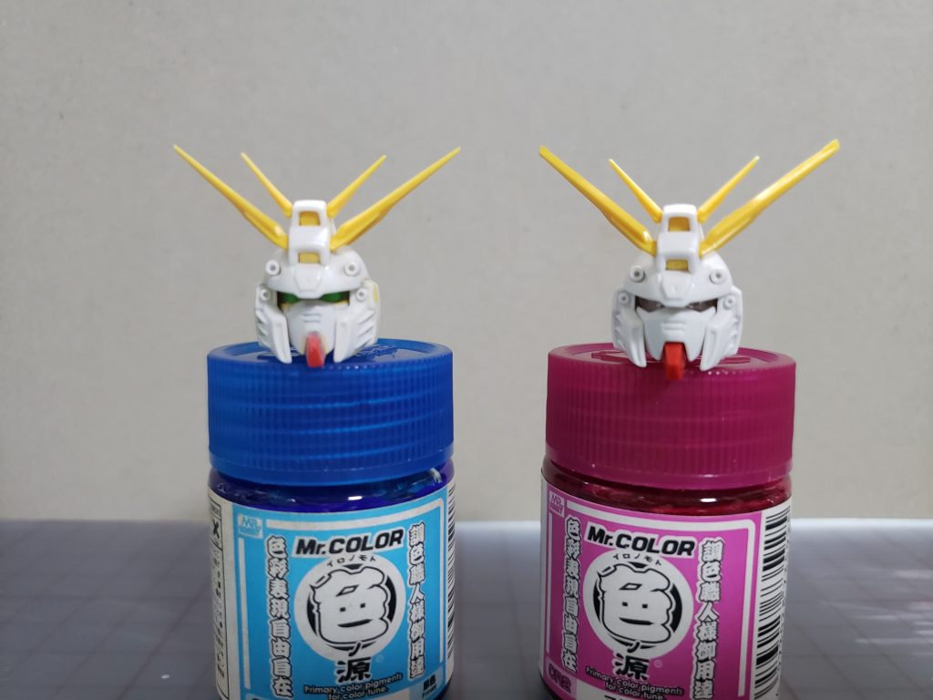 このキット一番の弱点は、顔が大きい事ではないでしょうか。削り込みをメインに小型化形状変更、頬あても内側に詰めて小顔化に一役買っています。ココだけの話、予想以上にカッコ良くなりました(笑)