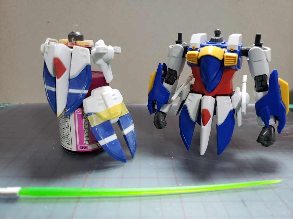 腰部はアーマーの延長大型化。裏のディティール追加をしています。あ、スラッシュ謎の緑成型(笑)