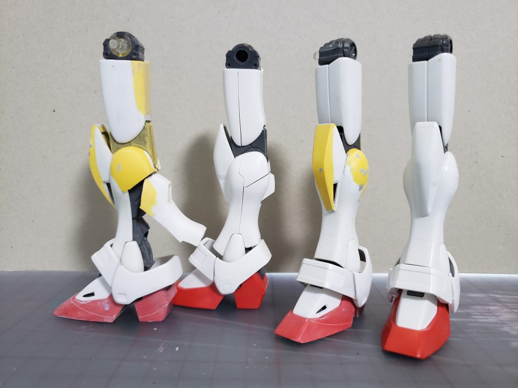 太腿は裏のえぐれが嫌だったので形状変更。後は、ボリュームの欲しい所にパテ盛りしたり、削り込んで小型化＆シャープ化したりしてます。足裏のラバーパーツは使わず、パテやプラ板でディティール再現しています。