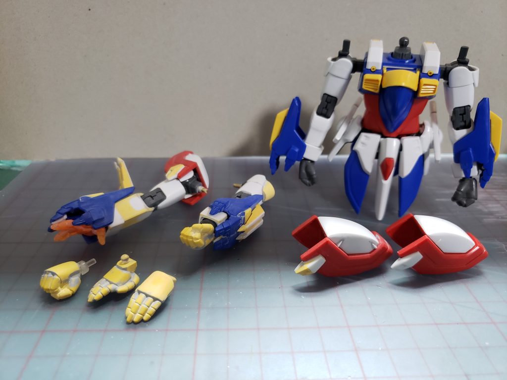 ここもかなり弄っています。やはり、前腕のえぐれが嫌なので形状変更等など。手首はポリパテに置き換えています。