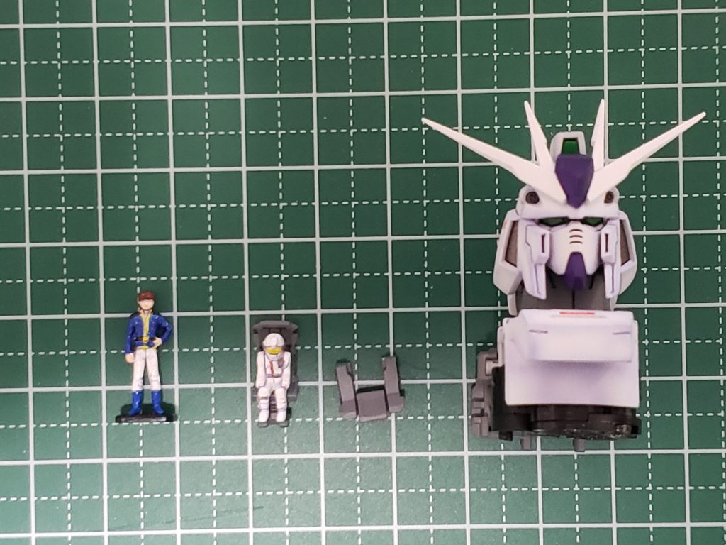 コックピット内部のノーマルスーツのアムロも塗装しています。