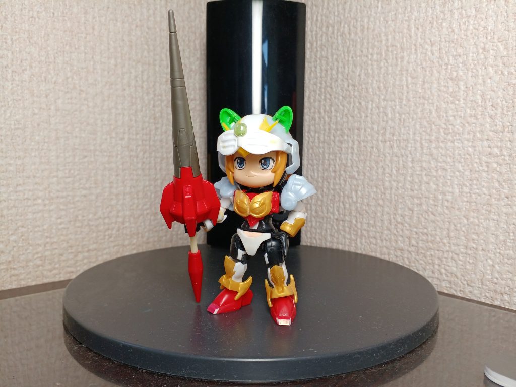 BB戦士ナイトガンダムの鎧、バイザー、パンツはプラ板、二の腕はプラ材にて自作、素体は股関節をスリム化しています。手に入れやすく価格も安いのですが、顔パーツが貴重です。