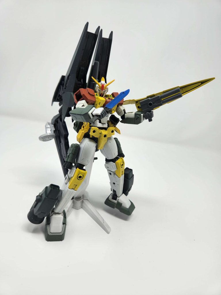 Since it's a test unit, it only has 3 weapons, the shield beam rifle, beam smartgun, and a plasma knife for CQC.