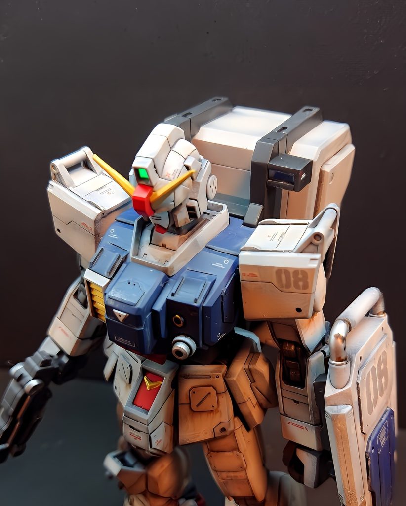 自作した左肩の上のサーチライトがポイントです💡