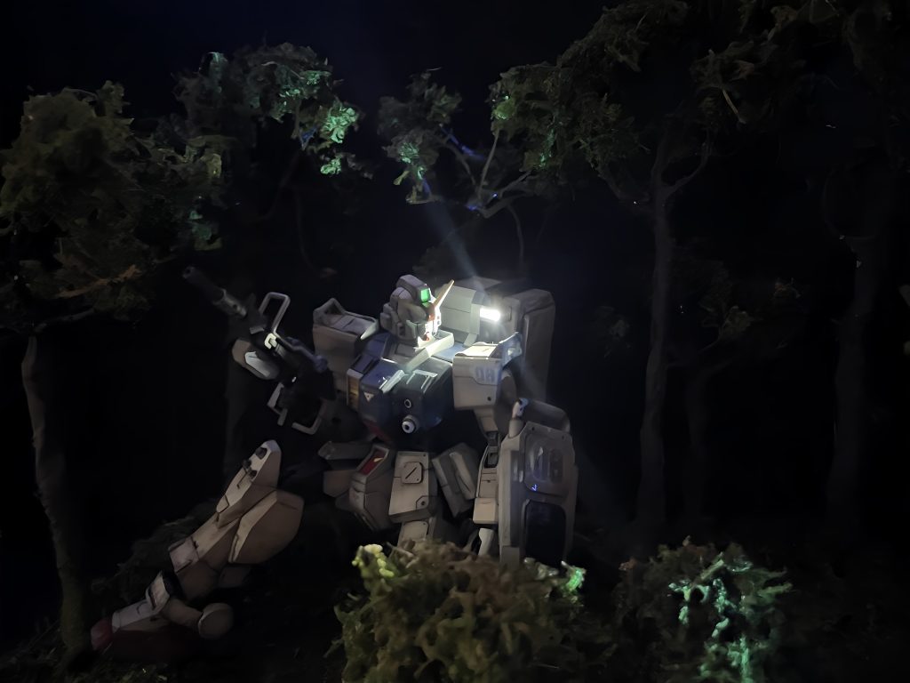 密林のガンダム (陸戦型ガンダム)–3枚目/制作者:hiro117