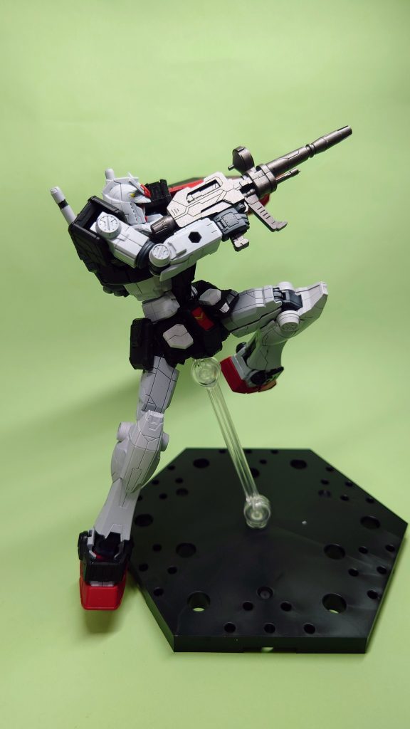 プロトタイプガンダムもとにかくかっこよい…細やかなディテールのおかげで1/144でもすごい迫力です。