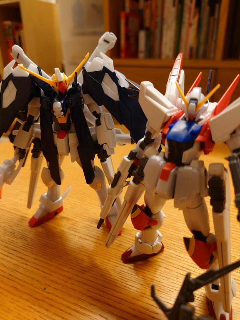 塗装前F91と昔組んだM91とガチャガチャした感じです。