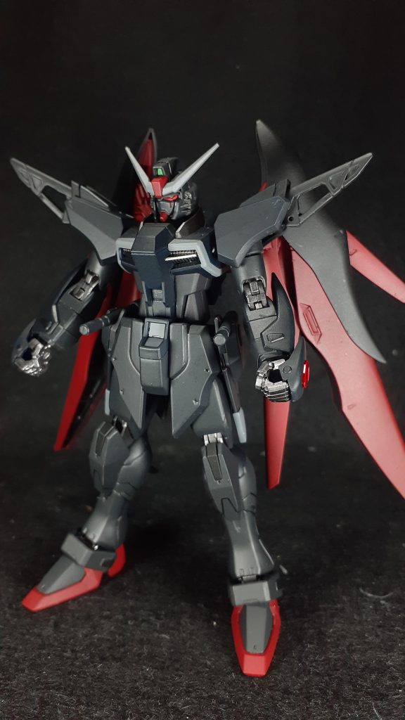 数年前にハーメルンで連載されていたSS「IS－Destiny－運命の翼を持つ少年」のプロローグにて登場した機体を劇中描写から推測した外見で作成しましたhttps://syosetu.org/novel/84157/本体は特に弄らず、サイドアーマーをインフィニットジャスティスの物と交換してビームサーベルを装備したくらいです