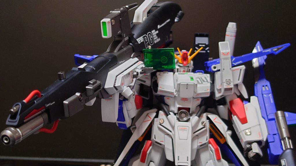 ただ重量を支えられず持ち上げられないので結局バックパックに接続。。。