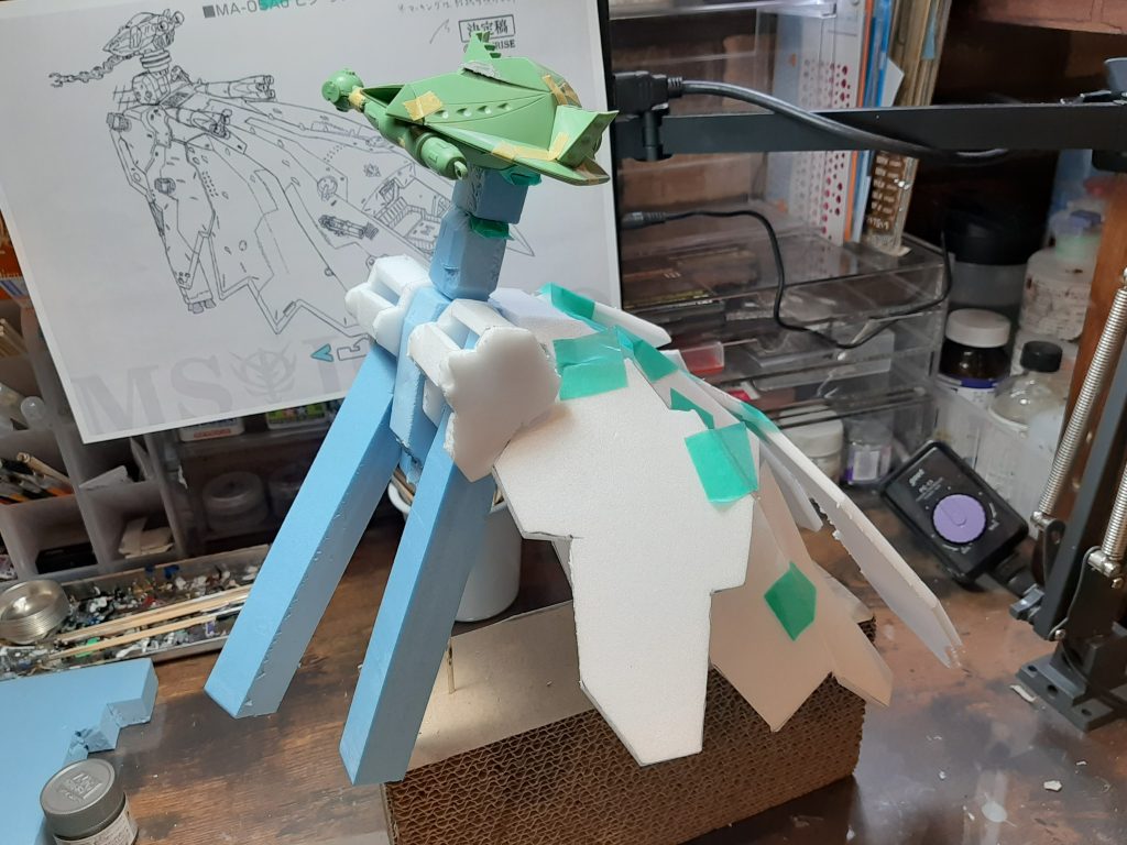 最初はスタイロフォームでモックアップを作成しました。この段階ではまともに完成するか不安でしかありませんでした。