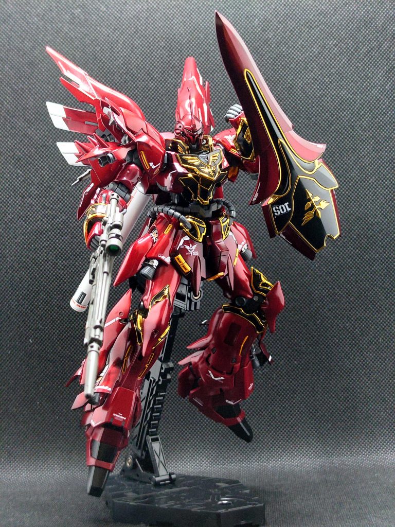 『また敵となるか!ガンダム!!』とても時間が掛かりましたが、とても満足する仕上がりになりました!反省点は、クリアのトップコートの際、ホコリ対策をしっかりしなかったことでしょうか…それとクリアを磨くと更に良かったかもしれません。サザビーで再挑戦かな…何年後になるか…次は新機動戦記ガンダムWから、RG ウイングガンダムゼロEW でお会いしましょう。最後まで読んで頂き、ありがとうございました!