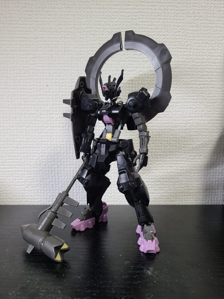 最初。禍々しくも神聖な感じを出したくてユーゴーのショーテルを後光として装備させました。