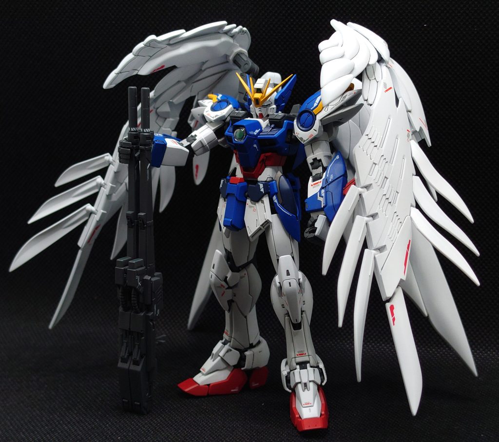 こんな大きいバスターがあれば、必ずこのポーズを取りたい!大きな羽根は逆に安定して自立できます。