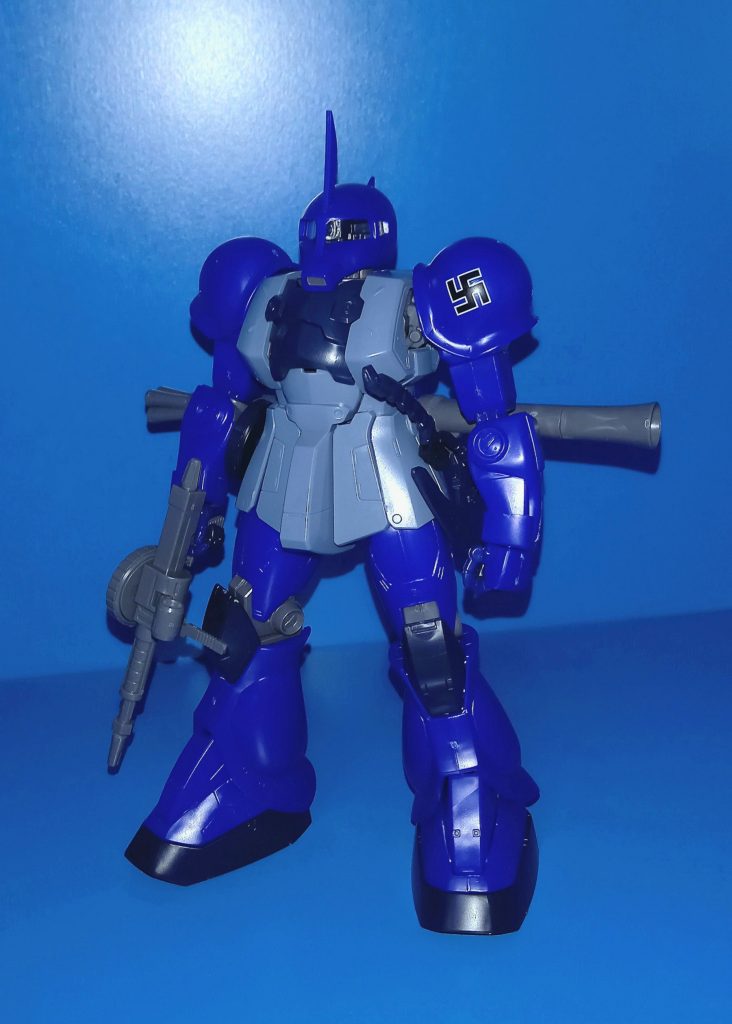 グフの旧MGもいっしょに並べたいけど売ってないっスね　MG自体がぜんぜん……   