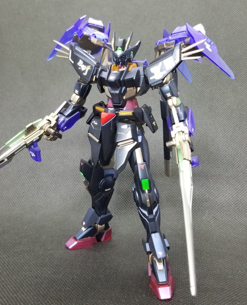 まずは全身ショット。実は今回の作製はバンダイのFTBCに出そうという思いから手掛けたわけでして…手元にあったのがこのダブルオーダイバーだけだったんです😅