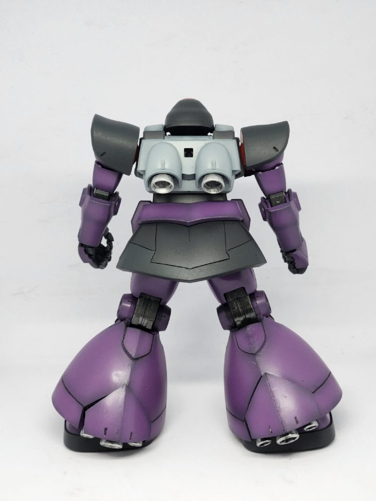 後ろ。他モデラーさんを参考に、足のバーニアを可動式にしてみました。カット後に気付いたのは「小っさ!」とカット範囲を間違えました💦無念!