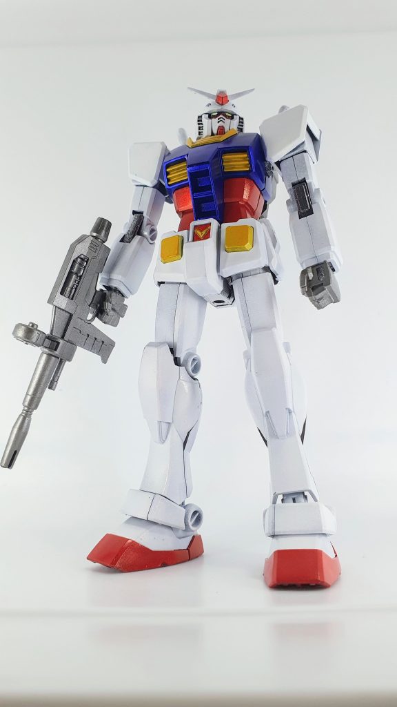 場所を変えて、ライフルを持たせて煽りからのポーズ。プロポーションいいですね…