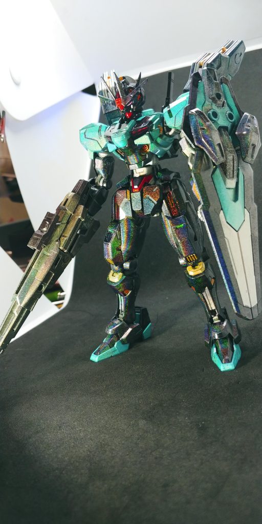 今回のガンダムマーカー【Ｇメッキシルバー×Ｇブラック】、ホロシルバー、ホロブルー、ホロイエロー、ホロレッド、ホログリーン、Ｇ蛍光ピンク、ロイヤルメタレッド、メタグリーン、メタバイオレット、イエローゴールド