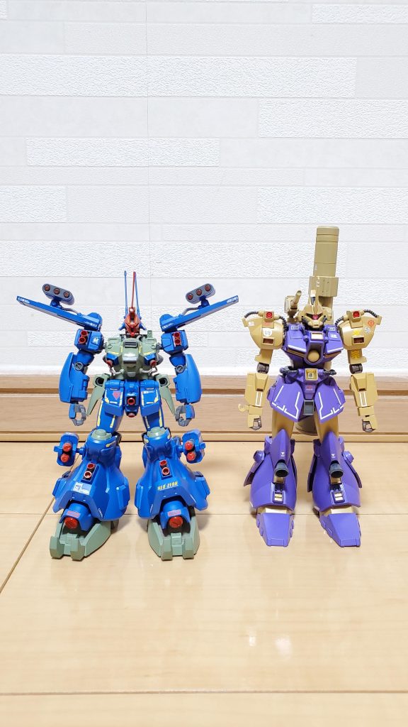 (左)ペールゼン(右)ガルバルディ-Ⅱペールゼンとの比較シーマ様がもし生存していたらをイメージして開発してきました。意外と大きい!ガトーとシーマ様による0083の同窓会?w二人がネオ・ジオン抗争に参戦していたらどうなっていたんだろう。