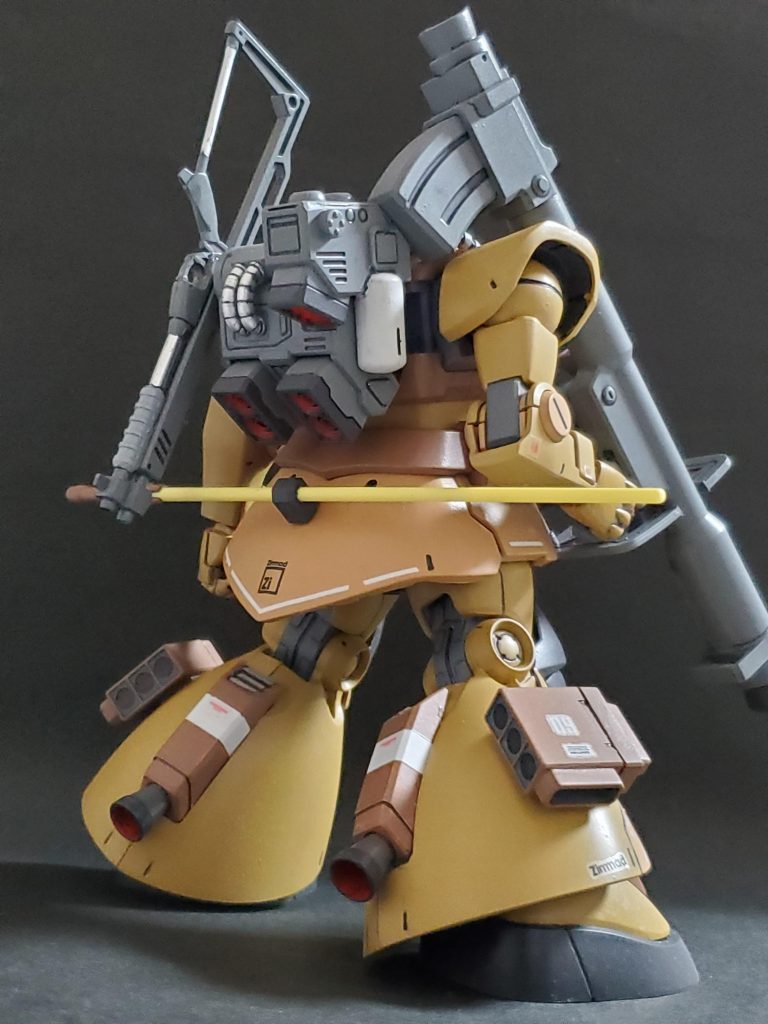 Lia view～🤩✨バックパックは独特の形状をスクラッチ出来ないのでちょっと似ている？ゲルググキャノンのランドセル🎒を採用～😅キャノンは外してプラ板で塞ぎ、冷却BOXのつもりにしています👍✨ヒートサーベルは腰にポリキャップを加工してマウント可能に❗ショットガンは未開封のケンプファーから一丁頂き、接続パーツごと移植しました👊✨引き続き、今回の『大きな改修ポイント～🎶』