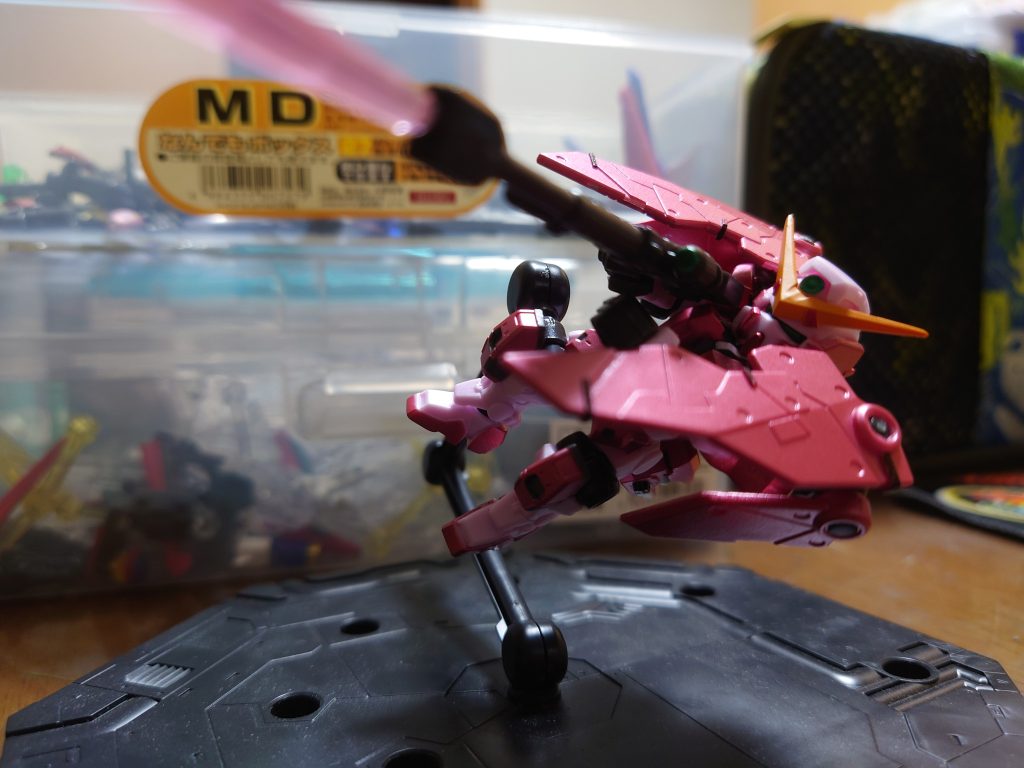 ポージング3締めはGNスナイパーライフルで（ちなみに砲塔は開口しております）