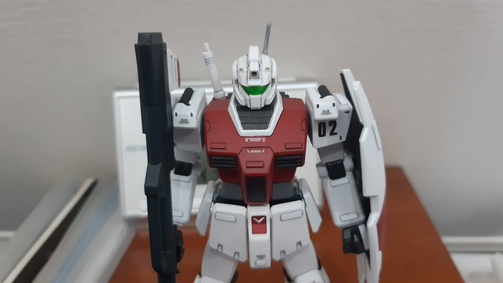 ビームサーベルを右に付けているのは、左にバズーカラックをつけるためです。(いつかやります)