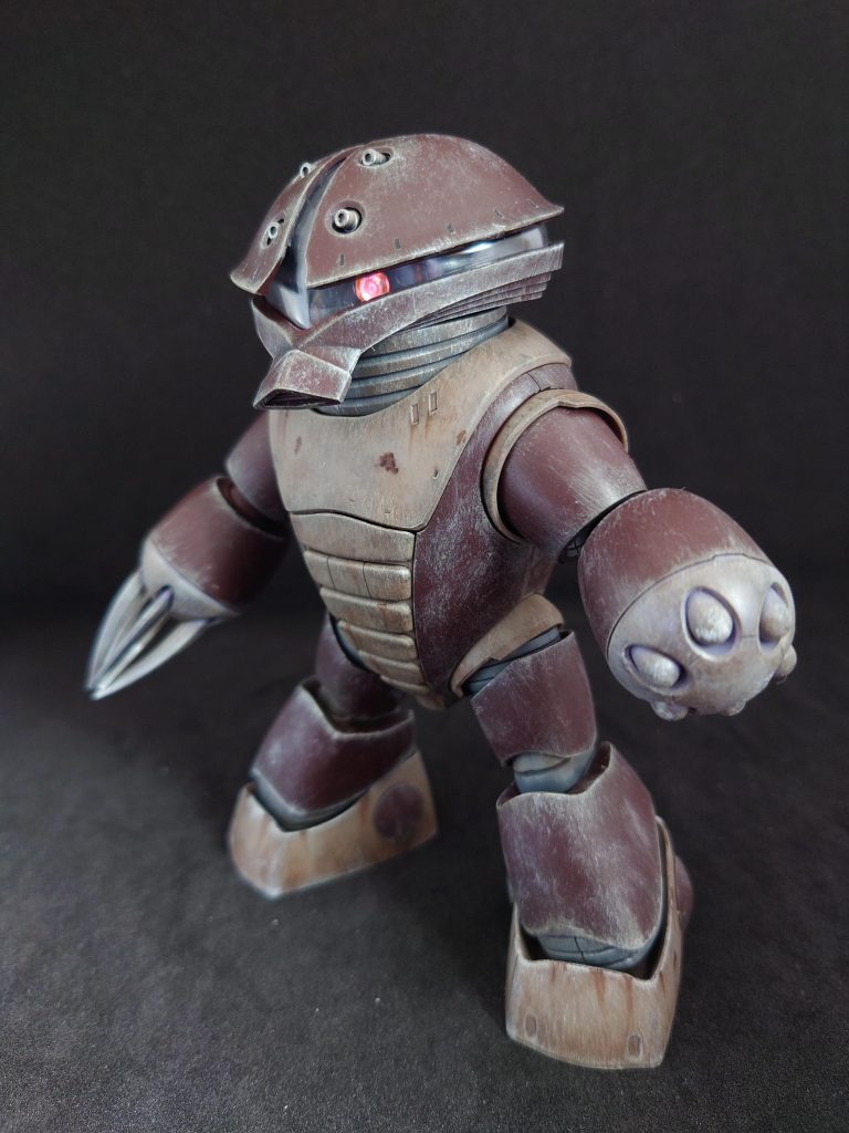 上から撮ると頭でっかちが強調されるなぁ…