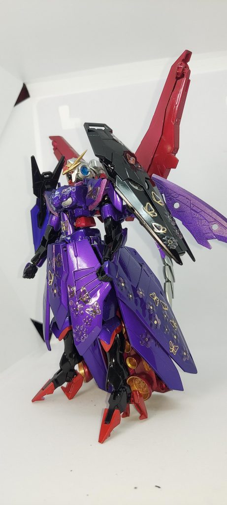 悪役機を考えてハイドラを選んで素組したら袴があるしチョット細身にしたら女性っぽいなーと考えて作成開始でイメージはドロンジョ様