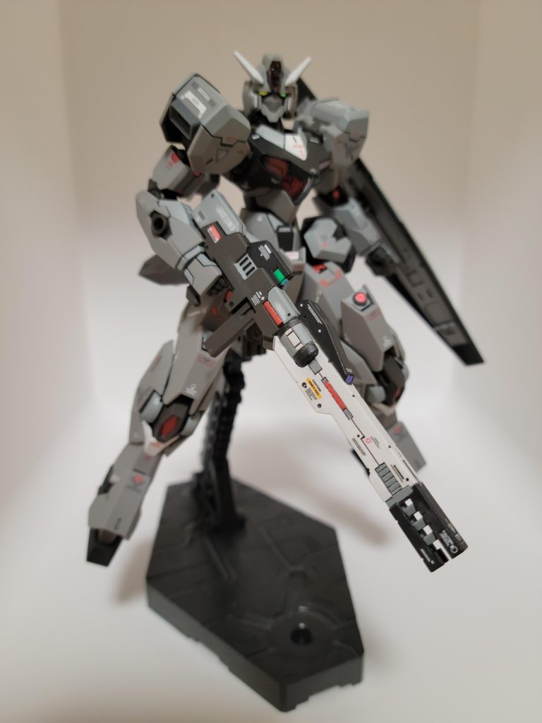 今回、一番手をかけたレールガン。色分け悩みましたが、手をかけただけあってか、気に入ってます♪シールド裏にビームサーベル付けるの忘れてた w