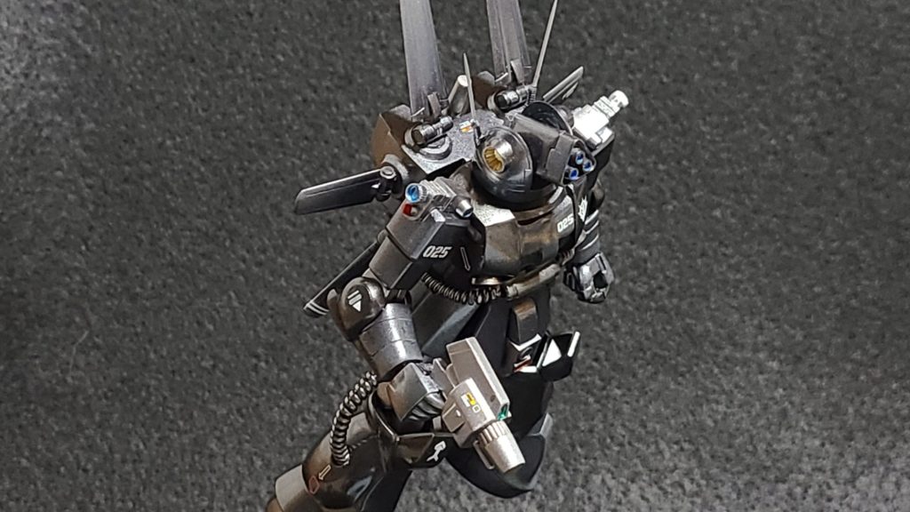 この様な経緯で開発されたMS-06E-3、通称ザクフリッパーはMS-06Eをベースとしており、ザクのアイデンティティーであるモノアイを無くすまでして作られた機体なのである。メインカメラは高精度３眼式へと変更され、バックパックには６枚の可動式ブームを持つ多機能高感度センサーが搭載されており、より高度な情報収集が可能となっていた。尚フリッパーの愛称はパタパタと動くブームが足ヒレの様であったため付けられたとの説がある。