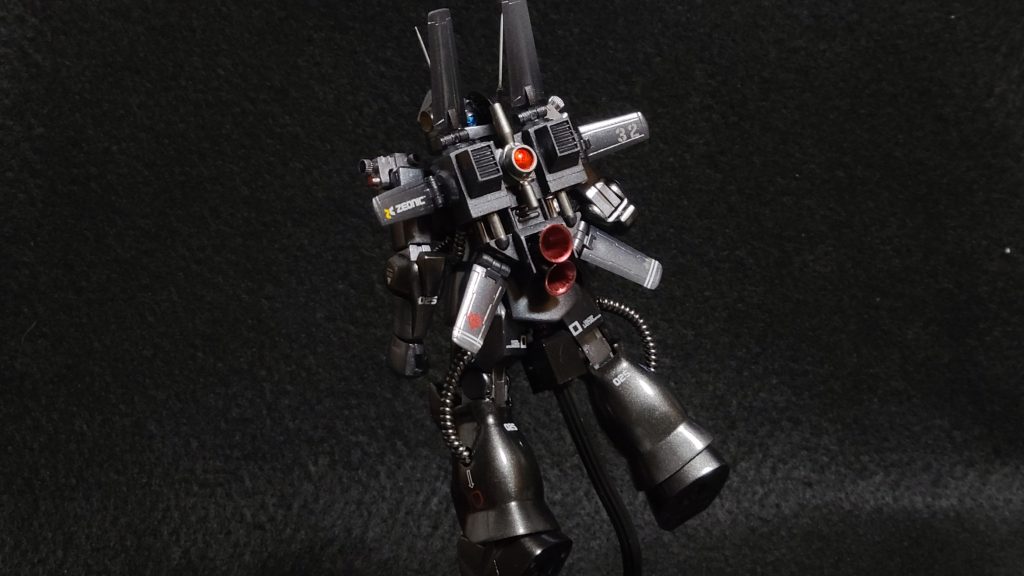 まずバックパックの移植ですが、基本そのままストレート組みになります。最初は意外としっかりしていた６枚のブームはだんだんと緩くなり今ではプラプラになっています(笑)ちなみにキット付属のデカールはかなり劣化しており、所々千切れてしまったりと散々な思いをする事に。