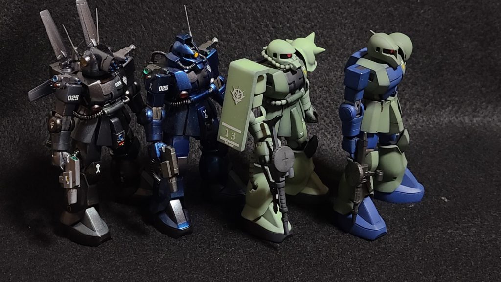 MSによる強行偵察の歴史はざっとこんな感じみたいですね。初めてこのフリッパーを見た時はかなりの衝撃を覚えましたね。武器持っていないし頭の形がザクじゃないし・・・しかし子供の頃から少し変わっていた？サカ助少年は自衛隊のRF-4E等好きだったこともあり興味をもっていました。でも当時の自分のお小遣いではガンプラのまとめ買いなど出来る訳も無く、普通の(笑)ザクとか買っていました。今回のフリッパーは既にプレミア価格が付いていた物でしたが、連れが少し前にプレゼントしてくれたもので、何とか形にしたいと思っていました。