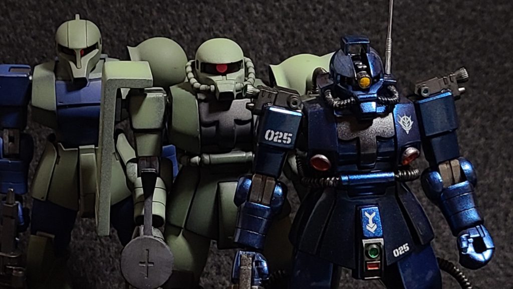 独立戦争開戦後、華々しい戦果の裏でジオン軍上層部は頭を悩ませていた。それは主力兵器であるMSの想定外の損耗率の高さである。当初MSによる電撃作戦等により短期決戦を目論んでいたジオン軍上層部は、より高い攻撃力をMSに与える為戦術核の使用を決定した。核攻撃を行う為にMS-06Cは放射能や強力な電磁波等から機体とパイロットを守る為、鉛など高比重な金属や液体を装甲内に封入するなどの追加装備が必要となり、結果全備重量で100ｔ近い物となってしまったのだ。当然これら重量増は機動性や連続稼働時間を損なう物となり、当初開戦を決断するに至るMS-06Aでの目算とは異なる結果となったのである。そこで偵察に特化した機体の製造を決断する事になった。MS-06Eの誕生である。