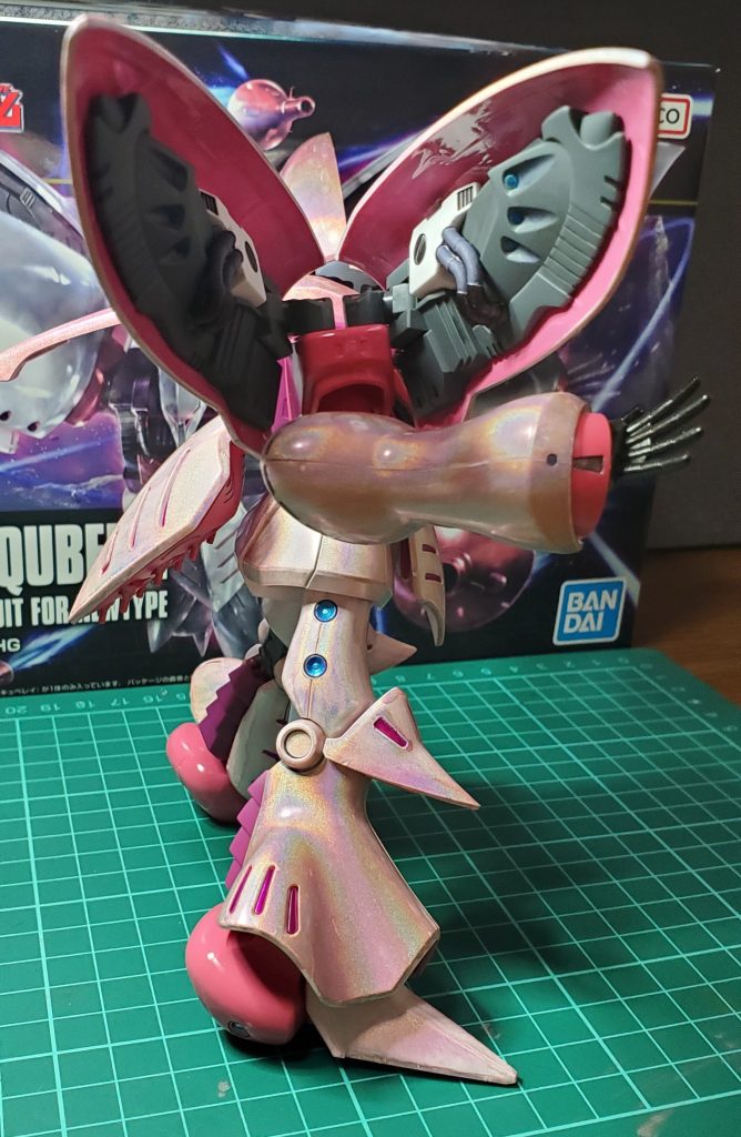 スラスターと思われる箇所はガンダムメタブルーでバインダーの動力部と腰から上は艶消し、ピンクパーツはクリアを塗って使い分けています