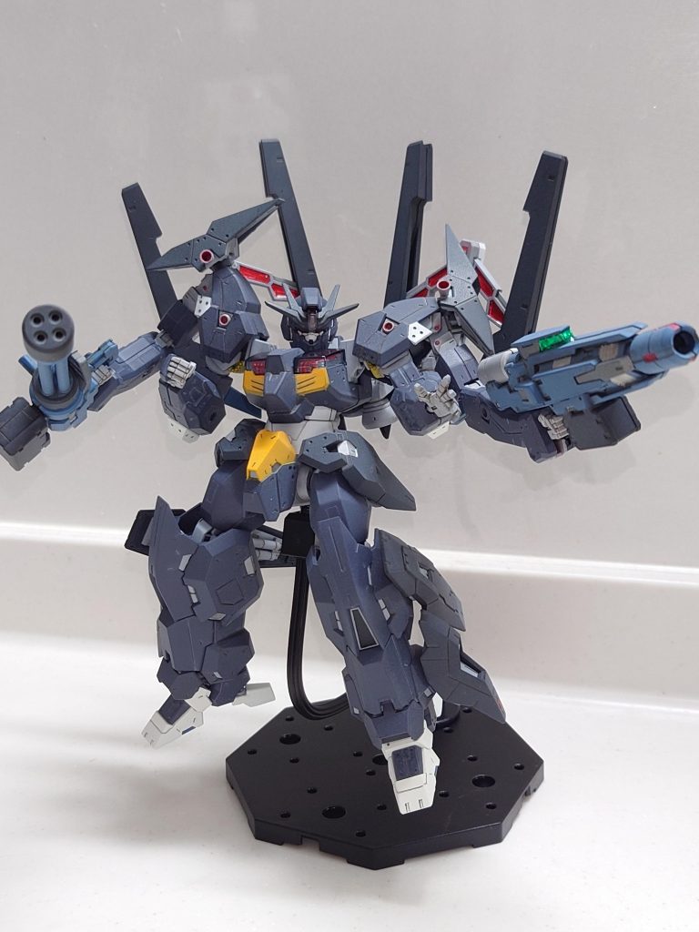 阿修羅像を見た時に腕を増やすのもかっこいいかもしれない と思って異形な感じにしてみました!