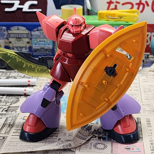 ゲルググの進捗射撃武装の選定を行いました。ガンダムベースで買ったシステムウエポン2のビームマシンガンのスコープとストックを試作仕様に変更しています。また, シナンジュのビームアックスが見つかったので装備させてみようかと…（3枚目）