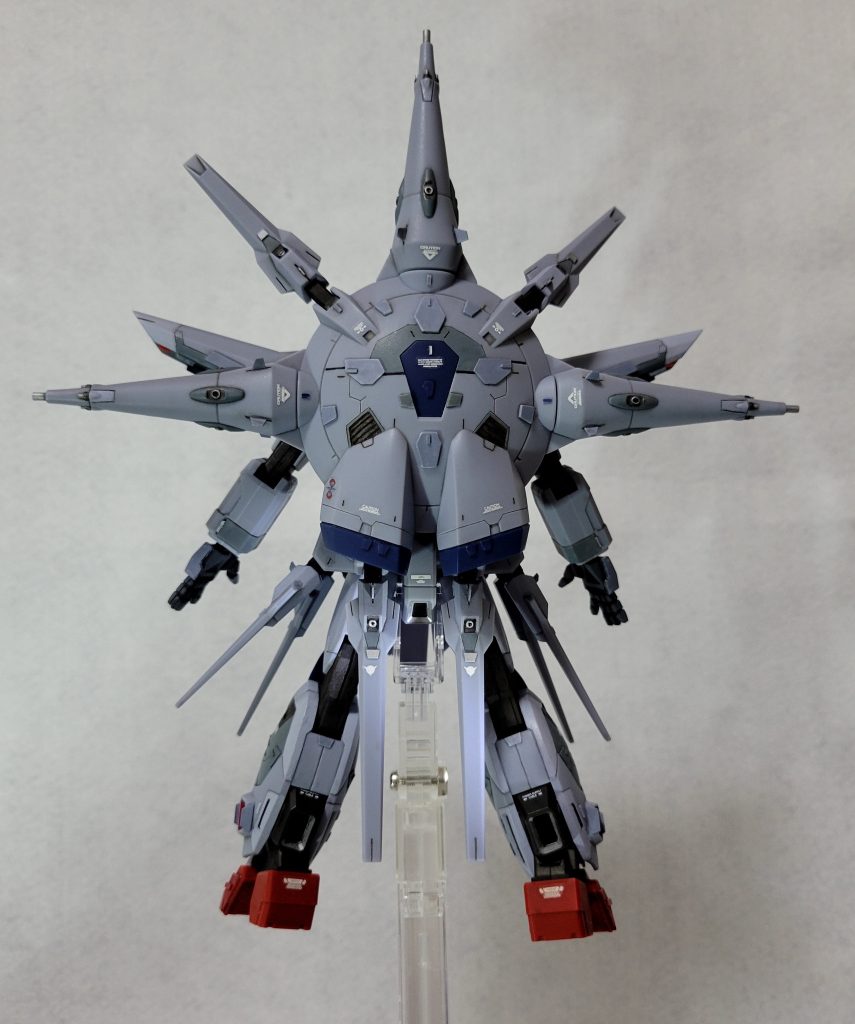 HGプロビデンスはちょい古めのプラモなんで、作りがとてもシンプル。合わせ目も所々にガッツリ。過去作バスターガンダム同様、プラチップを利用した合わせ目消しをしてみたんですが…、消えてません。色によって、目立つ目立たないとかあるんだなぁ。( ￣-￣)