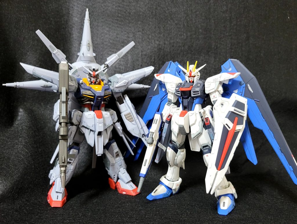 フリーダムと2ショット！　現行HGUC と並べても違和感無いですよね。ねっ！