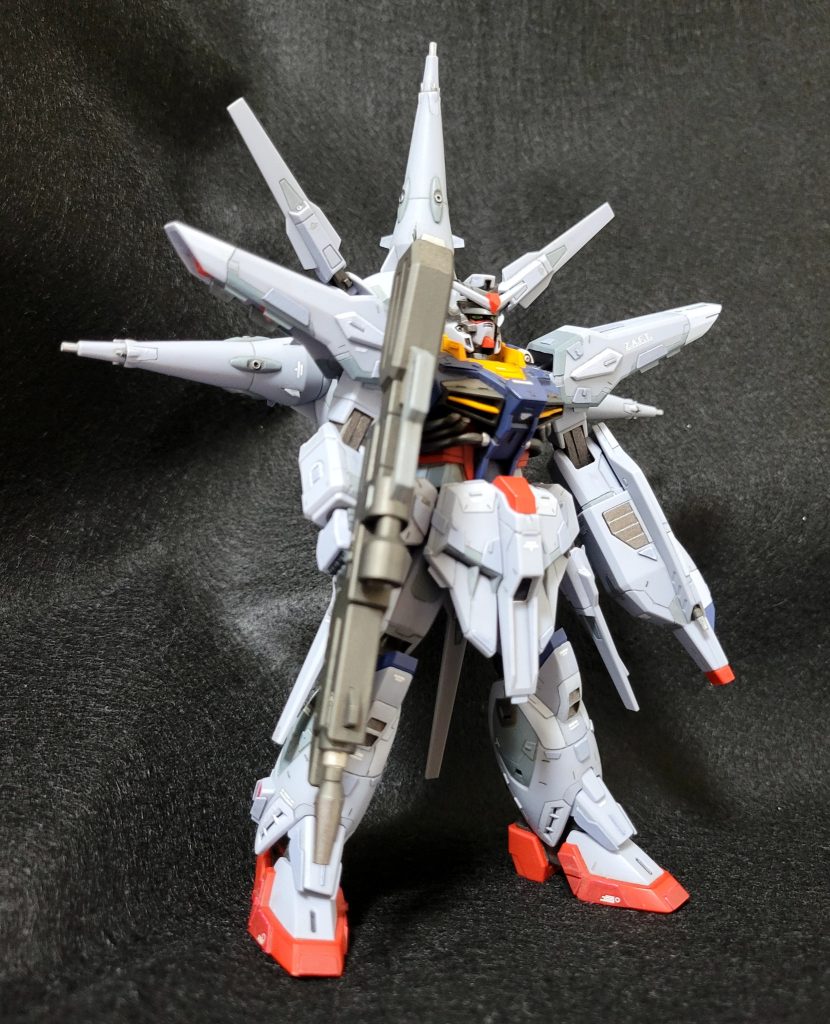 上半身腹下1MM、膝パーツ上下1MMずつ、足首1MMとプラ板を挟んで、全長4MM伸ばしてます。腰の前掛けを1MM上に移動してます。