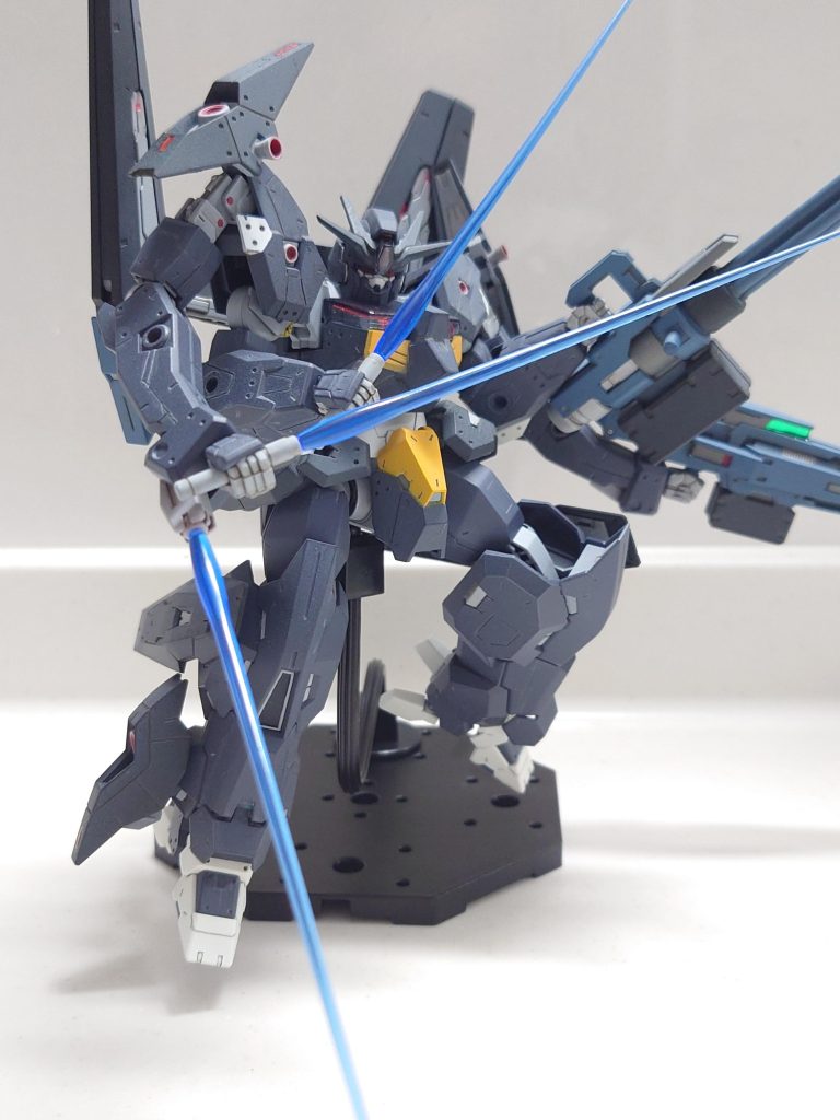 エオローとはルーン文字で「協力する」とかいう意味があるようです。合体して力を合わせてるので名付けました!