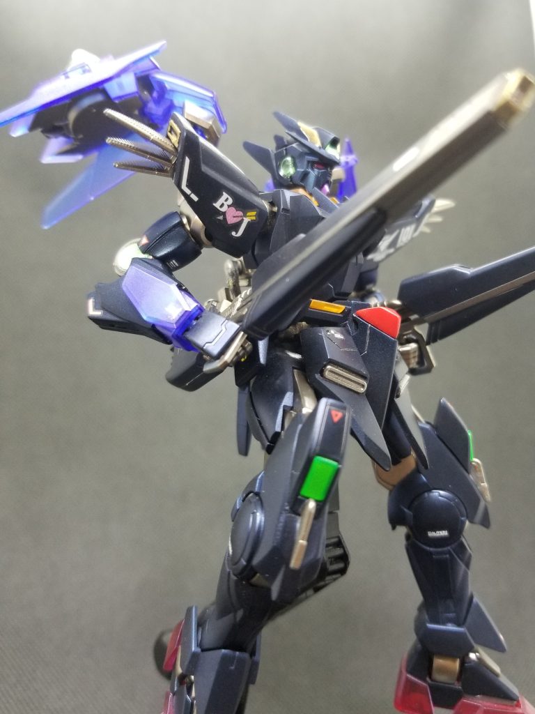 サイドショット②。ポーズ変わってヴェスバー装備。ひざのグリーンのセンサー部はあるキットのランナーから流用してます。あ、FTBCに出すにあたり当然レギュ的にバンダイ以外のものは使用できないのでもちろんガンプラですけどね👍