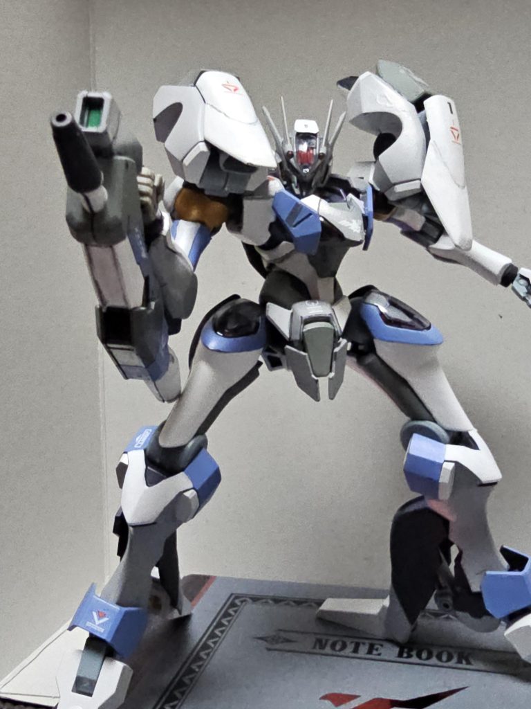 ビームライフルはベギルペンデのものの試作タイプをグラスレーから同時にテストするよう頼まれ装備しています。